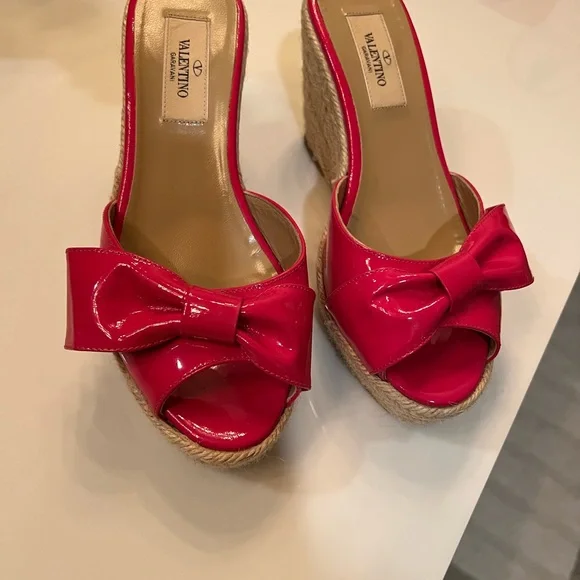 Valentino Garavani Red Patent Bow Wedges - Picture 4 of 5